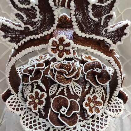 39.200 Ft   2,8-kg-rozsas-kosar-dios-es--szezammagvas-viragokkal