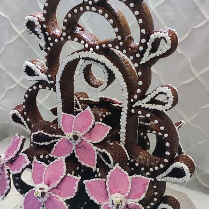 49.000 Ft  3,5-kg-csipkes-torta--rozsaszin-viragokkal. 