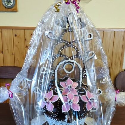 3,5-kg-csipkes-torta--rozsaszin-viragokkal. 49.000Ft