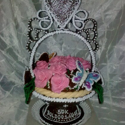 46.200 Ft  3.3kg-.sziv-ekszerdoboz-a-tetejen.fondant-rozsakkal--2-lepkevel.