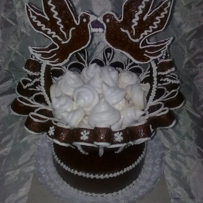 3,5 kg grillázs kosár a habcsókkal együtt 49.000 +6000FT= 54.000 Ft