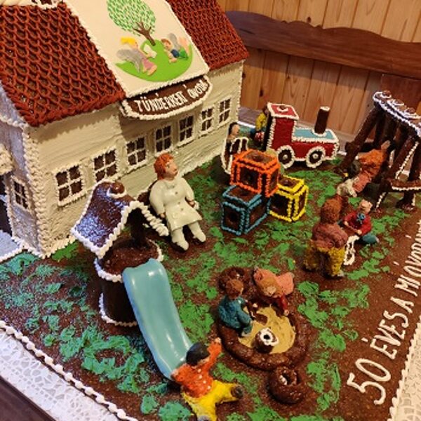 Óvodai jubileum évfordulóra. 70.000 Ft. Rendelhető a saját egyedi fénykép alapján is. 80-1