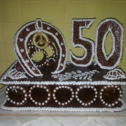 1,7 kg egyedi elképzelésű grillázs  patkós torta :) :  23.800 Ft