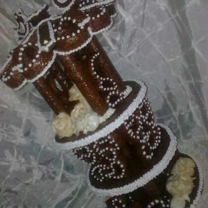 56.000 Ft  4kg  antikolt--arany-szegelyes-fondant-rozsaval