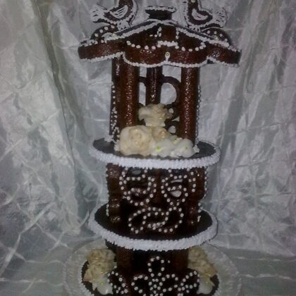 56.000 Ft  4kg  antikolt--arany-szegelyes-fondant-rozsaval 