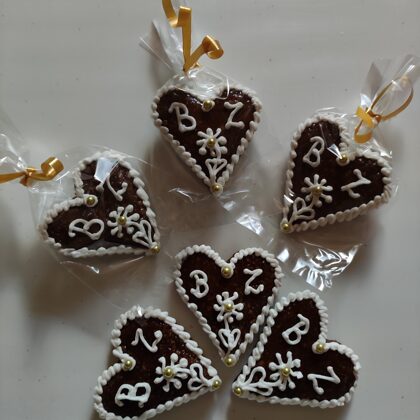 5 cm grillázs szivek monogrammal : 600 Ft/ db