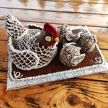 grillázs tyúkanyó  3 csibéivel 1,8 kg: 25.200 Ft