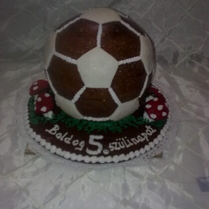 2,3 kg focilabda torta: 32.200 Ft