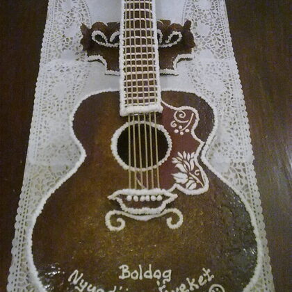 56.000 Ft  nagy-gitar