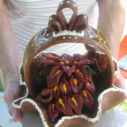 35.000 Ft 2,5 kg grillázs kosár flamingó virágokkal