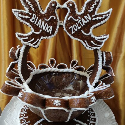 2,5 KG grillázs kosár : 35.000 Ft +tölthető barack sütivel (400 Ft/db)  vagy  kis grillázs