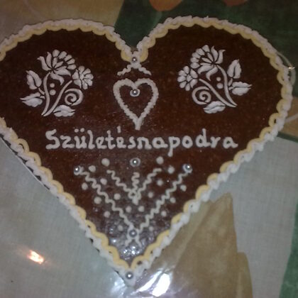 11.200 Ft  0,8 kg nagy sziv-grillázsbol