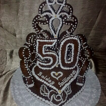 2,8 kg  50 . szülinapi torta  39.200 Ft