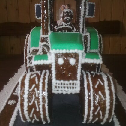 4,2 kg traktor : 58.800 Ft + a nászpár