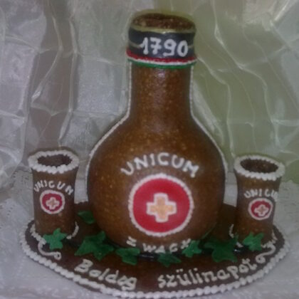 1,5 kg unikumos grillázs torta 21.000 Ft + benne unicummal. (elhagyható)