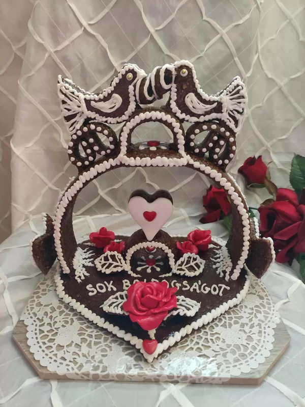 1,3 kg piros rózsás sziv esküvőre. kisebb torta:  20.800 Ft 