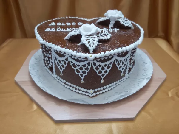 32.000 Ft  2 kg sziv torta grillázsból