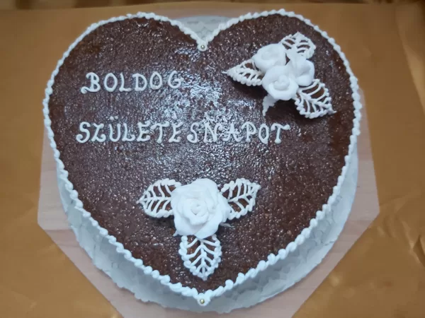 32.000 Ft  2KG sziv torta