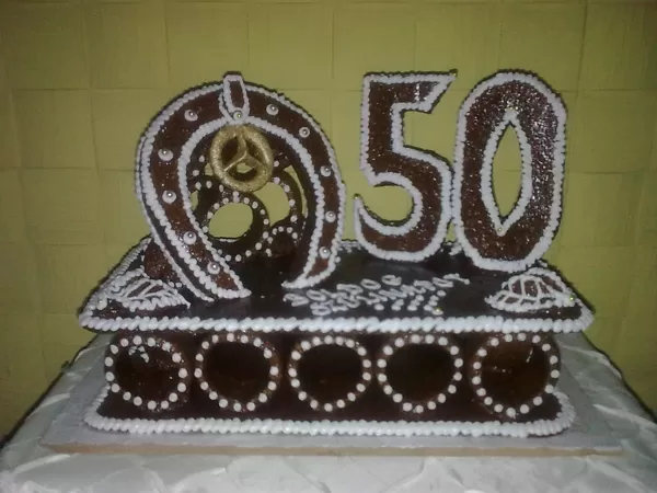 1,7 kg egyedi elképzelésű grillázs  patkós torta :) :  27.200 Ft