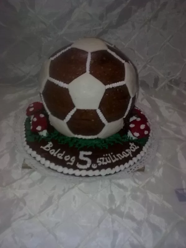 2,3 kg focilabda torta: 36.800 Ft