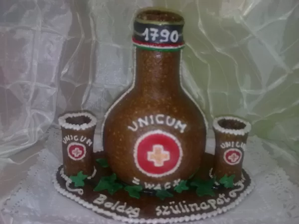 1,5 kg unikumos grillázs torta 24.000 Ft + AZ UNICUM ÁRA, de. (elhagyható)